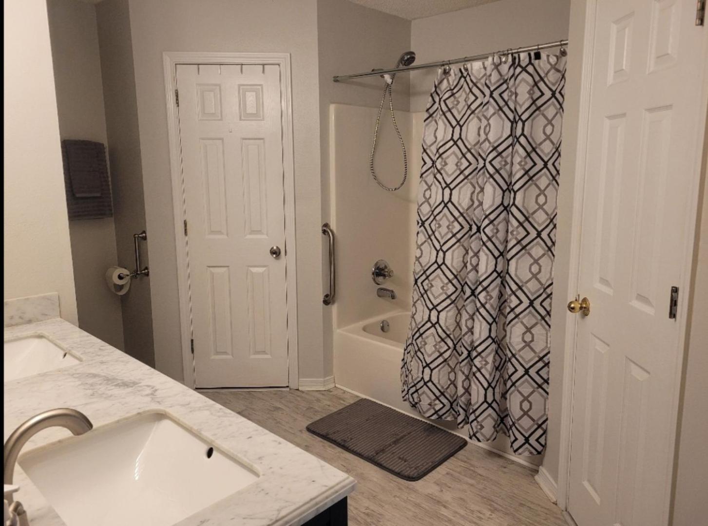 Bedroom Four Minutes From Beach Pensacola Exterior photo